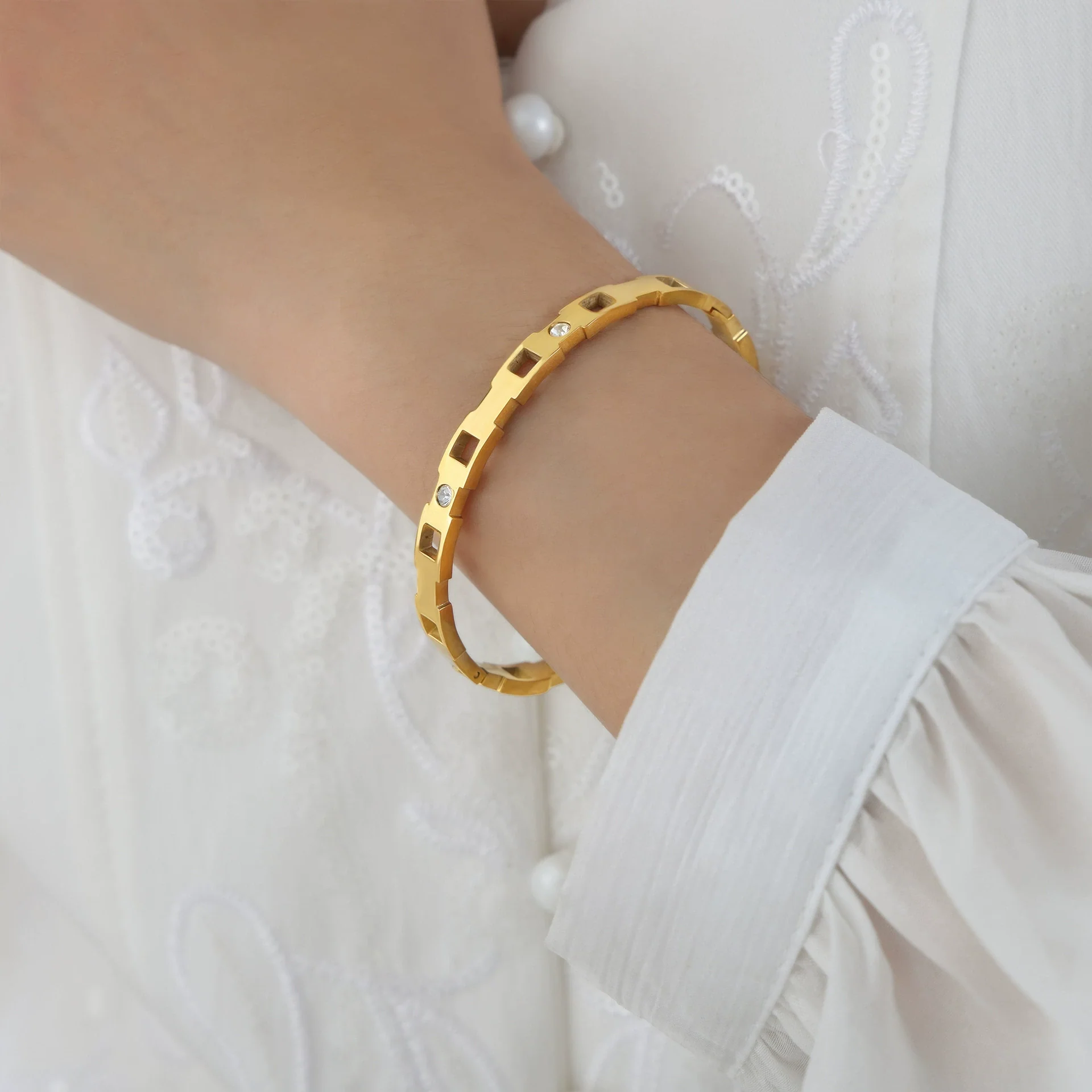 Wholesale Women's Jewelry Ferris Wheel Niche Geometric Style Bracelet Titanium Steel Inlaid With Sparkling Zircon 18K Gold Plated - Image 3