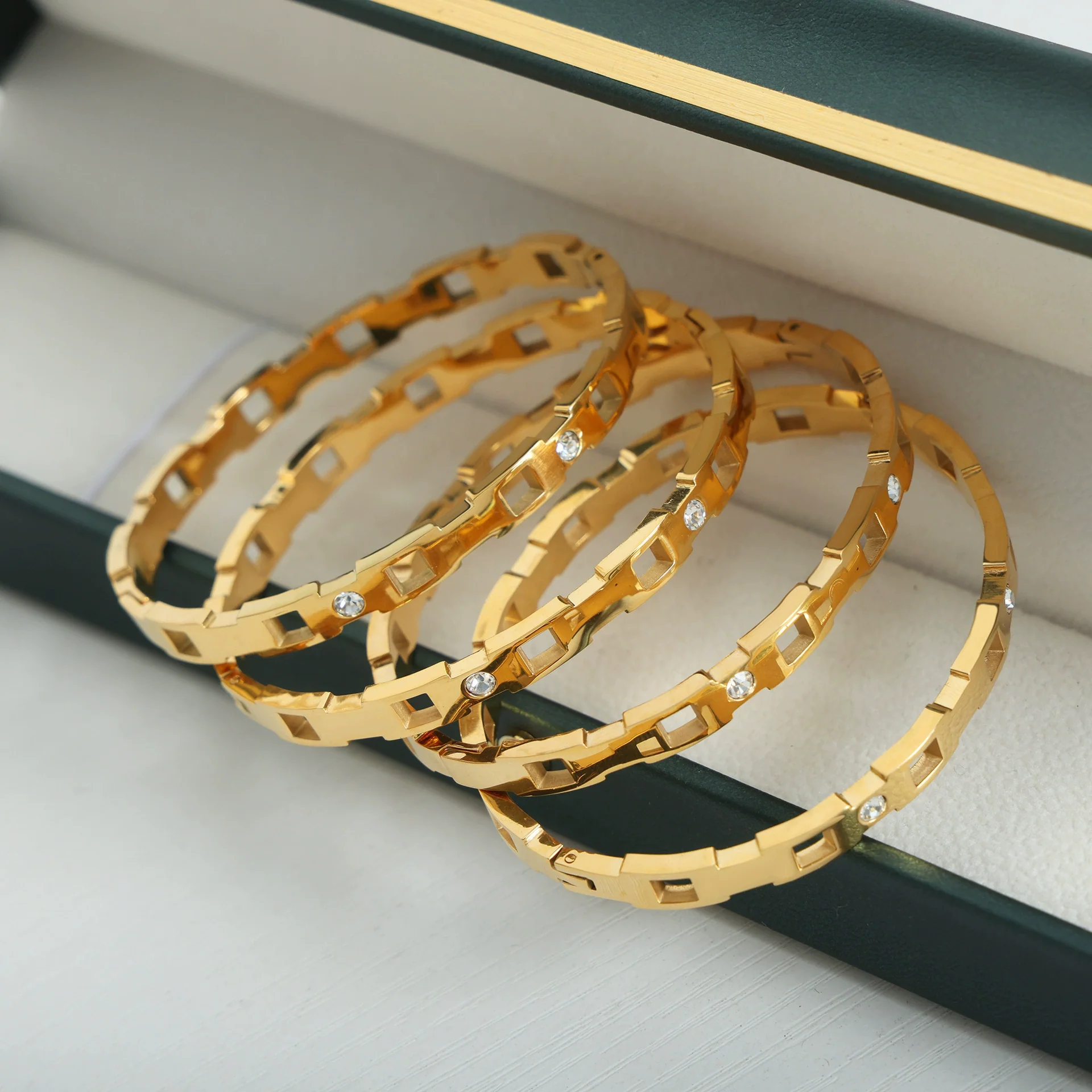Wholesale Women's Jewelry Ferris Wheel Niche Geometric Style Bracelet Titanium Steel Inlaid With Sparkling Zircon 18K Gold Plated - Image 4