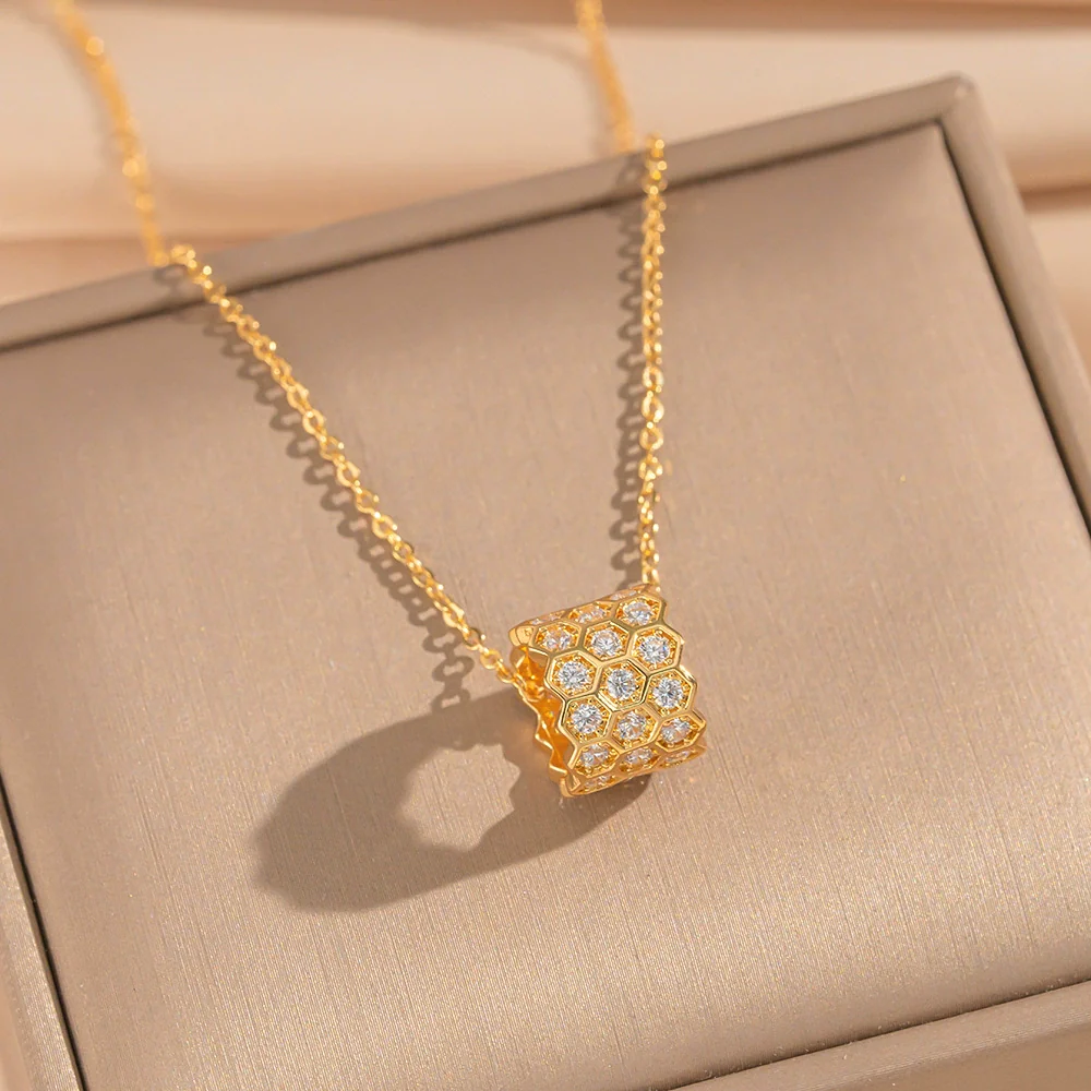 Wholesale Women's Jewelry Set Honeycomb Pattern Light Luxury Style Gold Plated Environmentally Friendly Copper O Word Chain Necklace And Earrings - Image 6