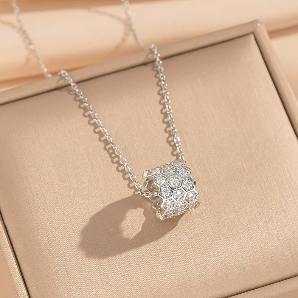 Wholesale Women's Jewelry Set Honeycomb Pattern Light Luxury Style Gold Plated Environmentally Friendly Copper O Word Chain Necklace And Earrings - Image 7