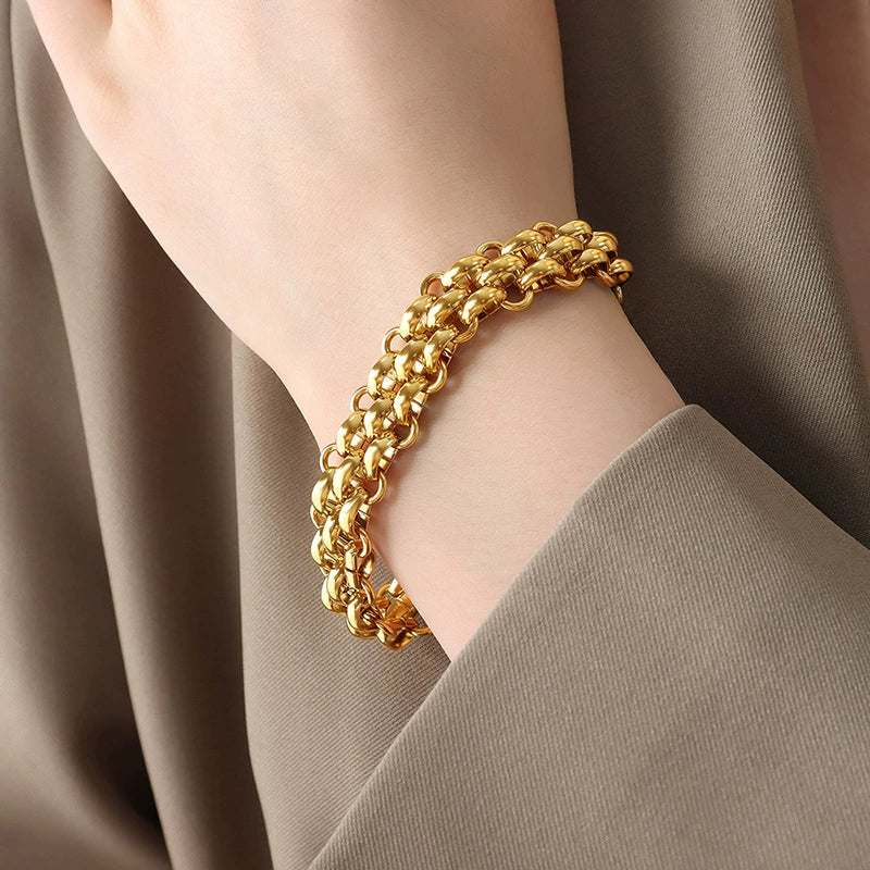 Wholesale Women's Jewelry Set Titanium Steel Gold Plated Buckle Design Necklace And Bracelet - Image 6