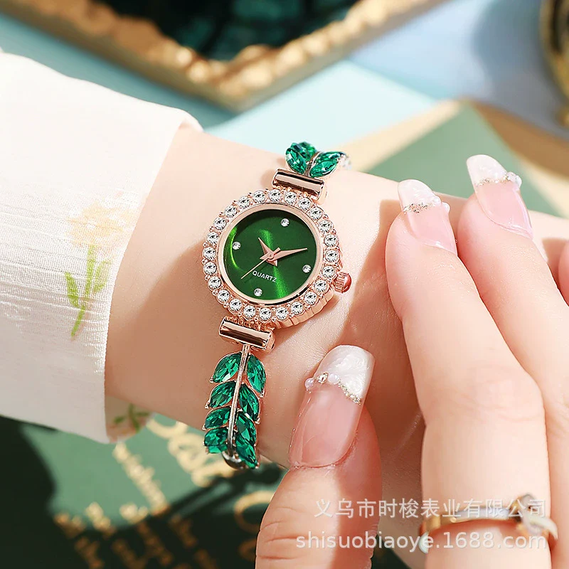 Wholesale Women's Leisure Quartz Watch Alloy Material Round Dial Rhinestone Jewelry