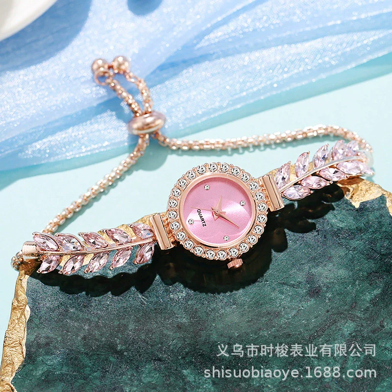 Wholesale Women's Leisure Quartz Watch Alloy Material Round Dial Rhinestone Jewelry - Image 11