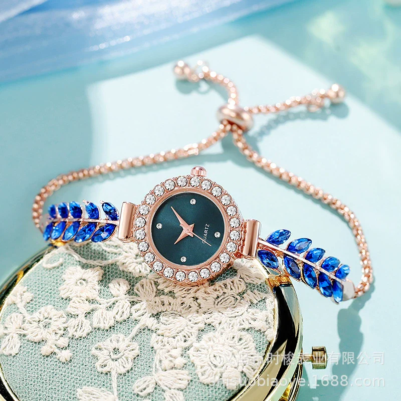 Wholesale Women's Leisure Quartz Watch Alloy Material Round Dial Rhinestone Jewelry - Image 3