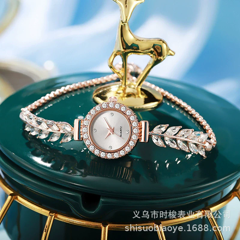 Wholesale Women's Leisure Quartz Watch Alloy Material Round Dial Rhinestone Jewelry - Image 5
