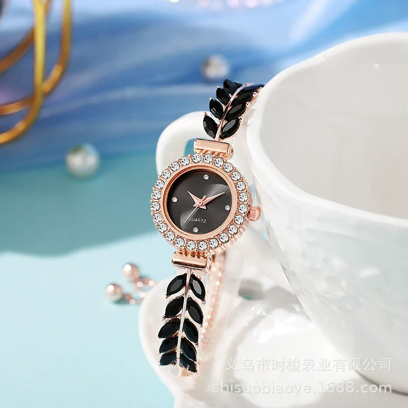 Wholesale Women's Leisure Quartz Watch Alloy Material Round Dial Rhinestone Jewelry - Image 7