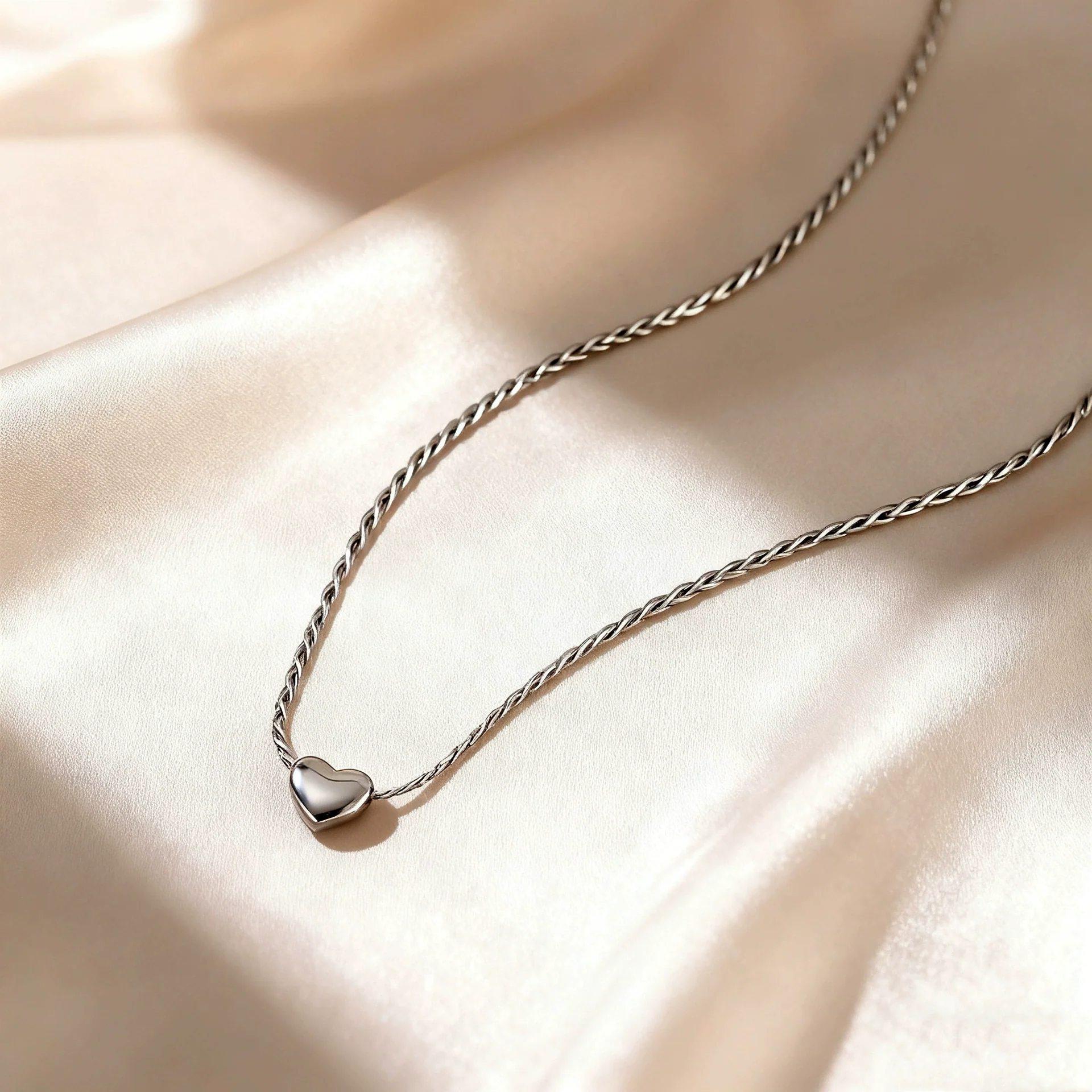 Wholesale Women's Light Luxury 18K Gold Electroplated Heart Shape Stainless Steel And Titanium Steel Pendant Clavicle Necklace - Image 3