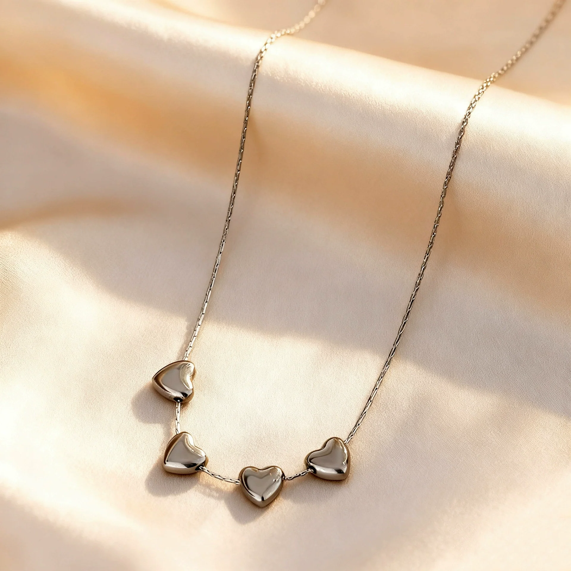 Wholesale Women's Light Luxury 18K Gold Electroplated Heart Shape Stainless Steel And Titanium Steel Pendant Clavicle Necklace - Image 7