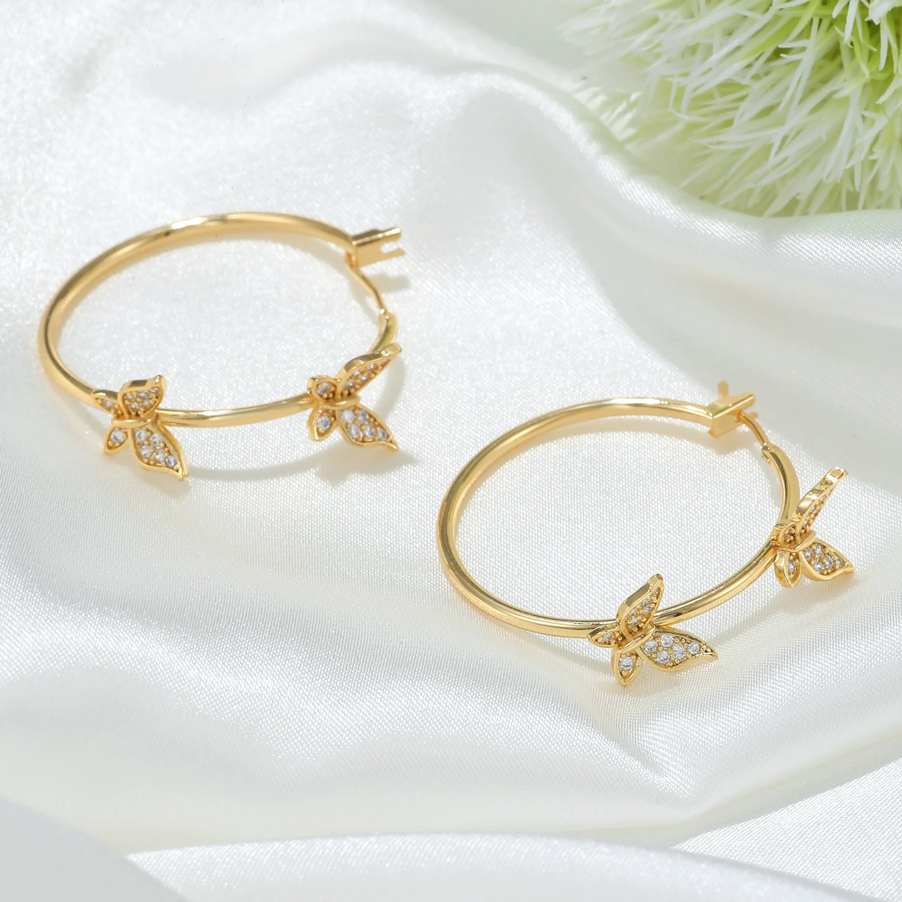Wholesale Women's Light Luxury Copper Butterfly Earrings With Zircon - Image 4