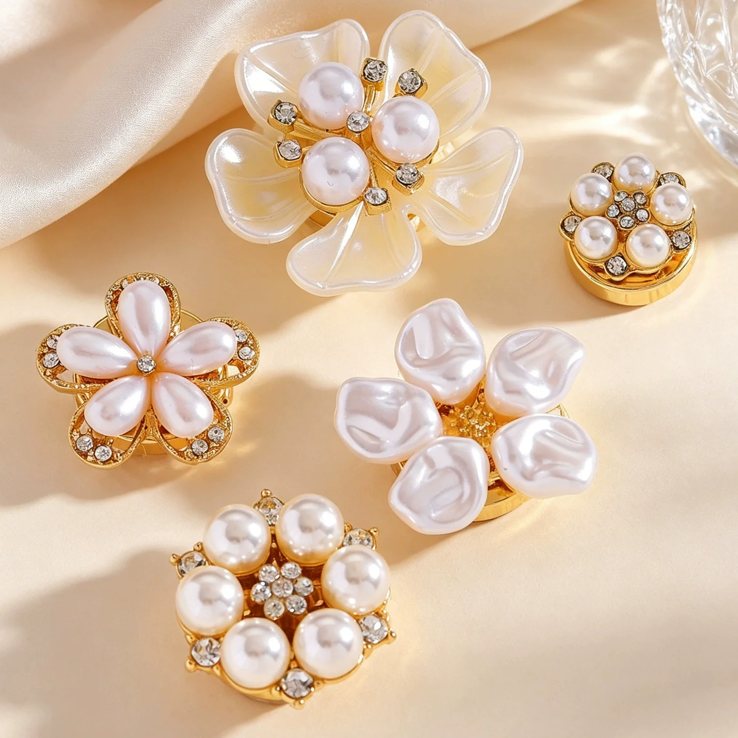 Wholesale Women's Light Luxury Floral Copper Shirt Cufflinks And Collar Buttons Set With Pearls - Image 2