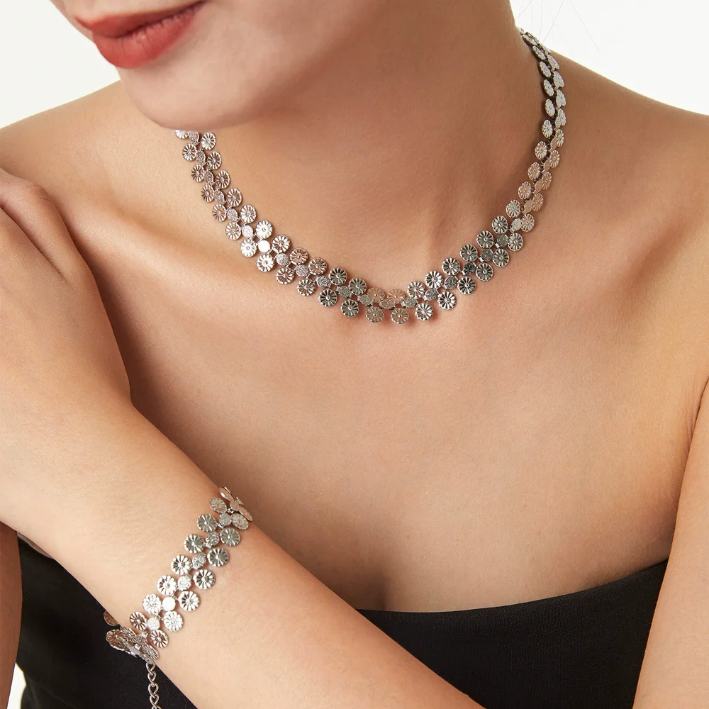 Wholesale Women's Light Luxury Flower And Sun Pattern Jewelry Set Titanium Steel Electroplated Necklace And Bracelet - Image 3