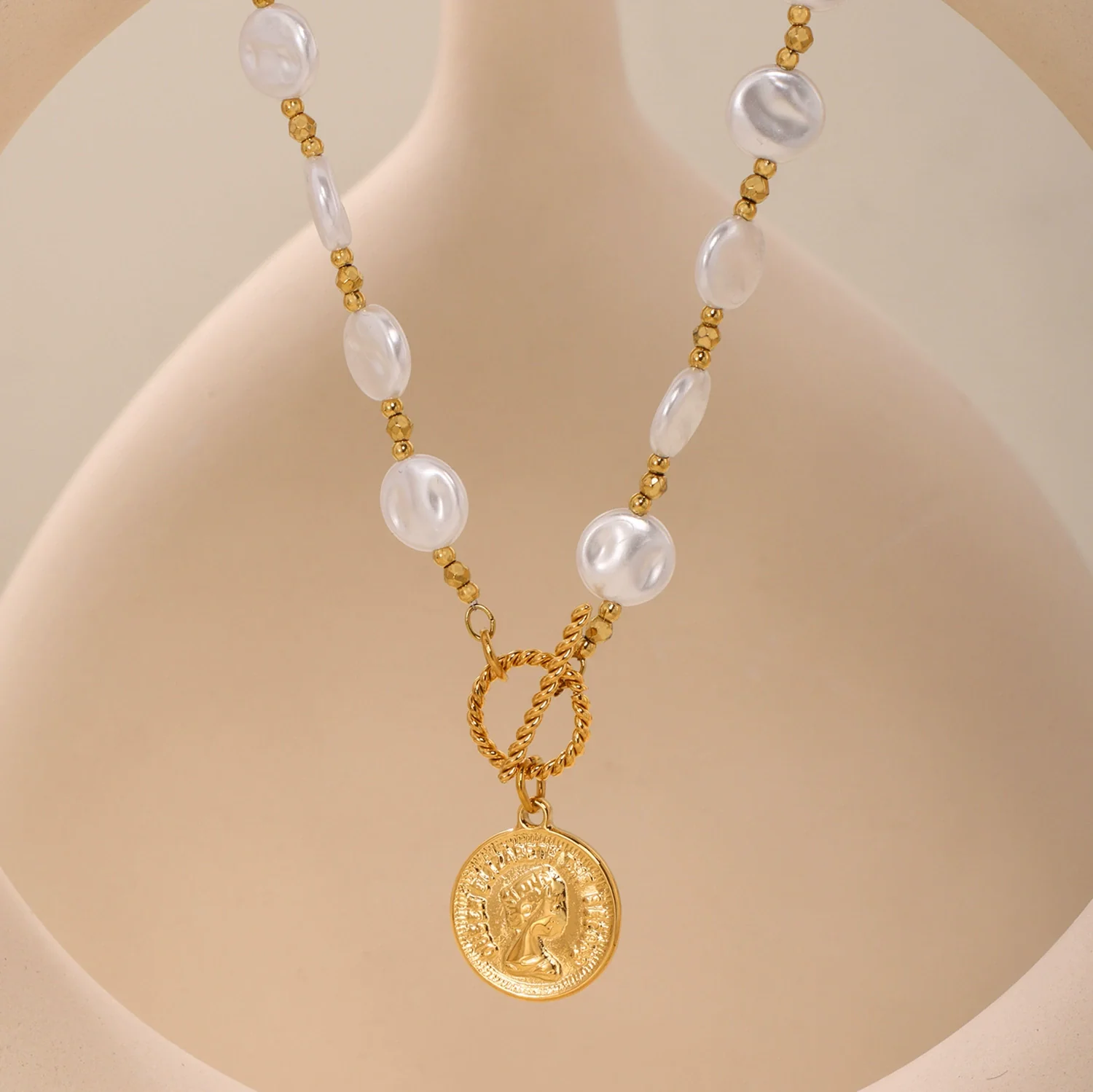 Wholesale Women's Light Luxury Geometric Ferris Wheel And Elizabeth Portrait Coin Pendant Necklace With Shell Beads And Titanium Steel Electroplated - Image 2