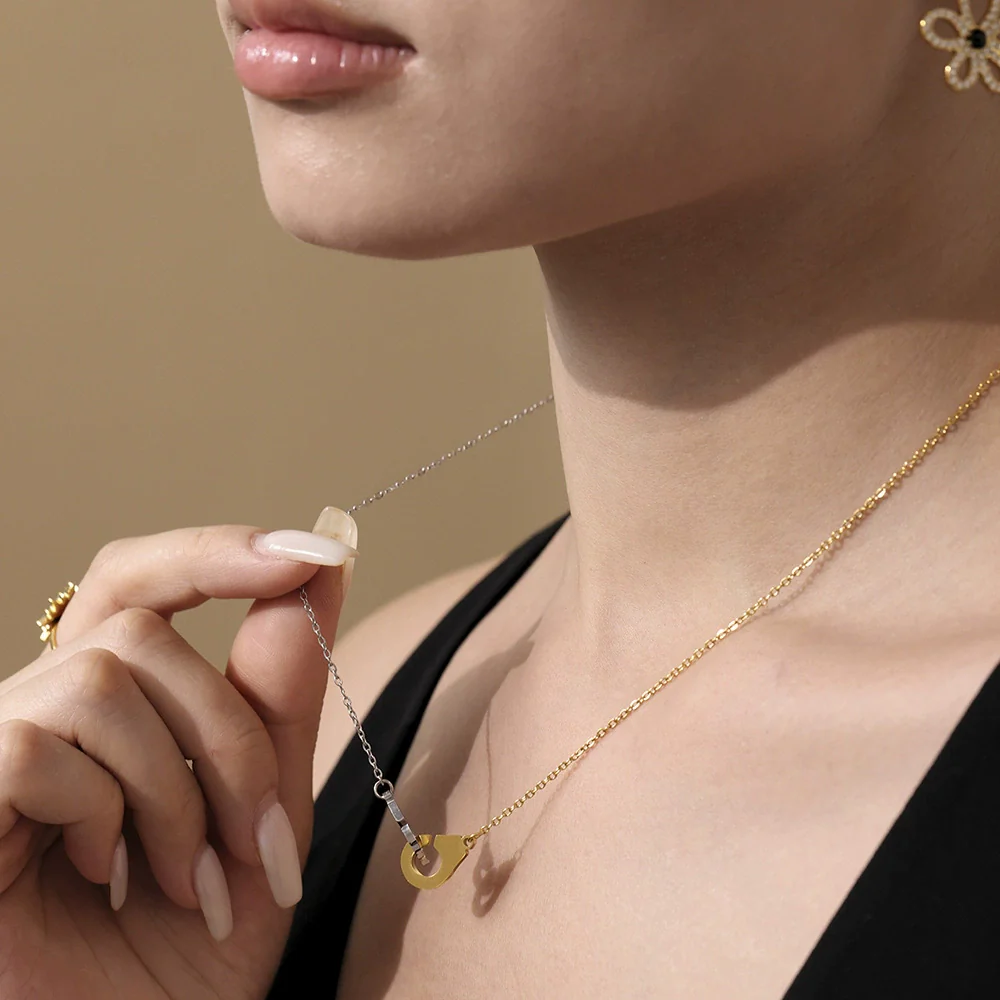 Wholesale Women's Light Luxury Geometric Ferris Wheel Handcuff Pendant Stainless Steel And Titanium Steel Electroplated Clavicle Chain Necklace - Image 2