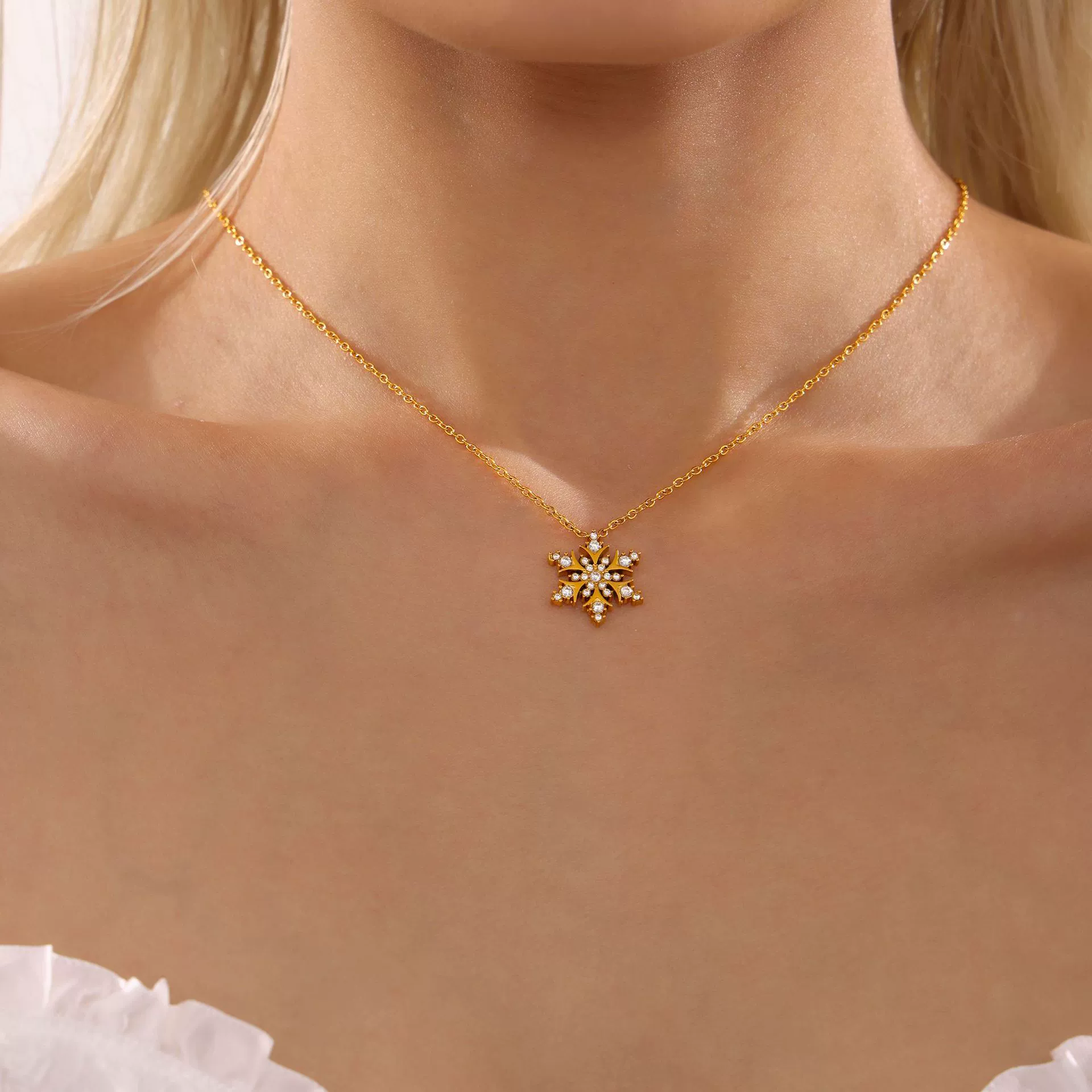 Wholesale Women's Light Luxury Geometric Ferris Wheel Snowflake Zircon Stainless Steel Pendant Clavicle Necklace With 18K Gold Pvd Plating - Image 3