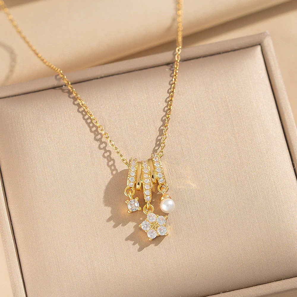 Wholesale Women's Light Luxury Geometric Fivepetal Flower Zircon Pearl Pendant Necklace With O Word Chain Titanium Steel Vacuum Furnace Electroplated 18K Gold Plated Copper - Image 2