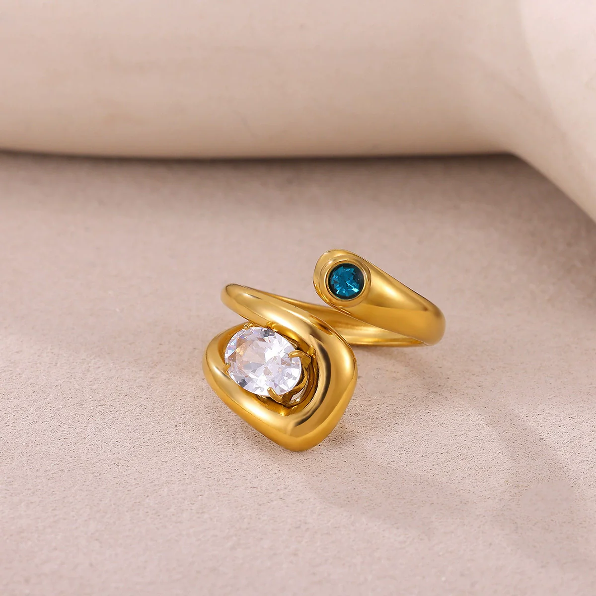 Wholesale Women's Light Luxury Geometric Fruit Pattern Inlaid With Gold Stainless Steel Goldplated Ring Accessories - Image 3