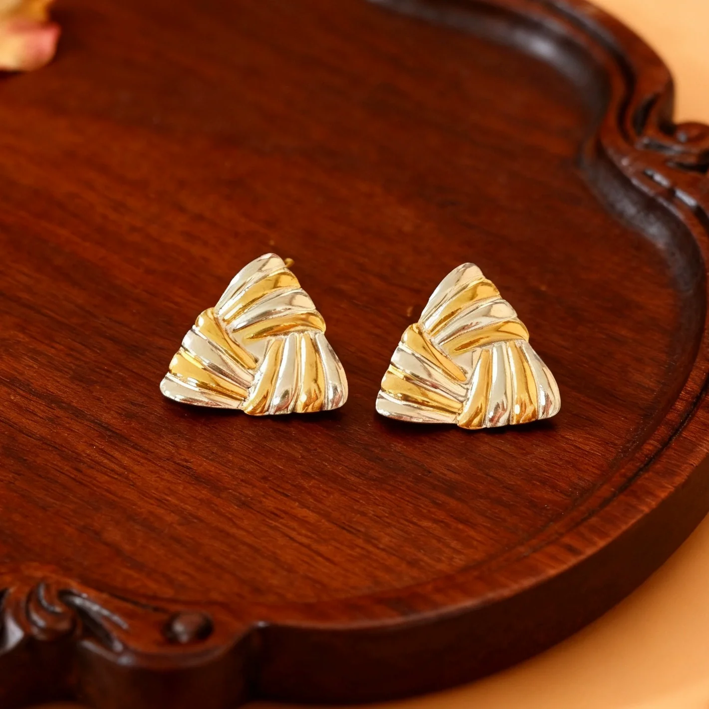 Wholesale Women's Light Luxury Geometric Gold Electroplated Stainless Steel Earrings - Image 6