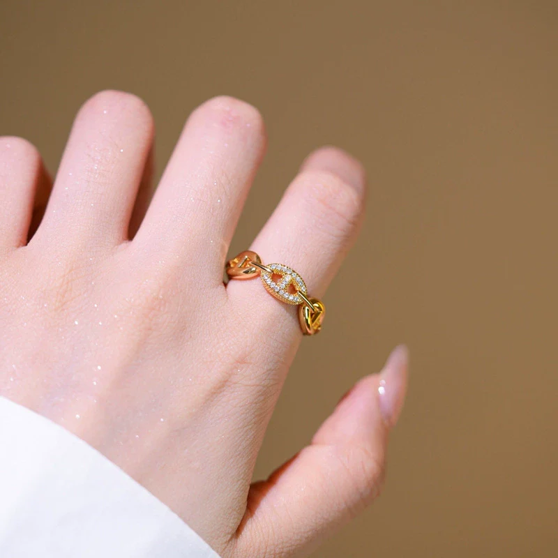 Wholesale Women's Light Luxury Geometric Gold Plated Copper Open Index Finger Ring With Electroplating Design - Image 3