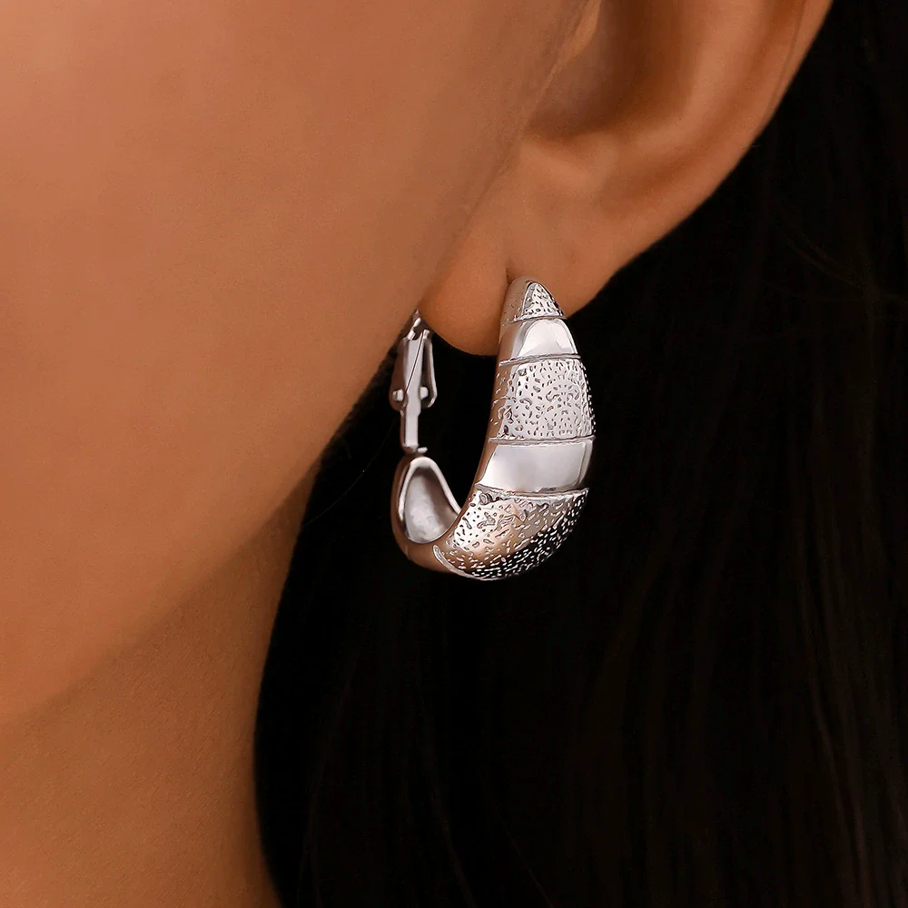 Wholesale Women's Light Luxury Geometric Stainless Steel Crescent Earrings 18K Gold Plated - Image 4