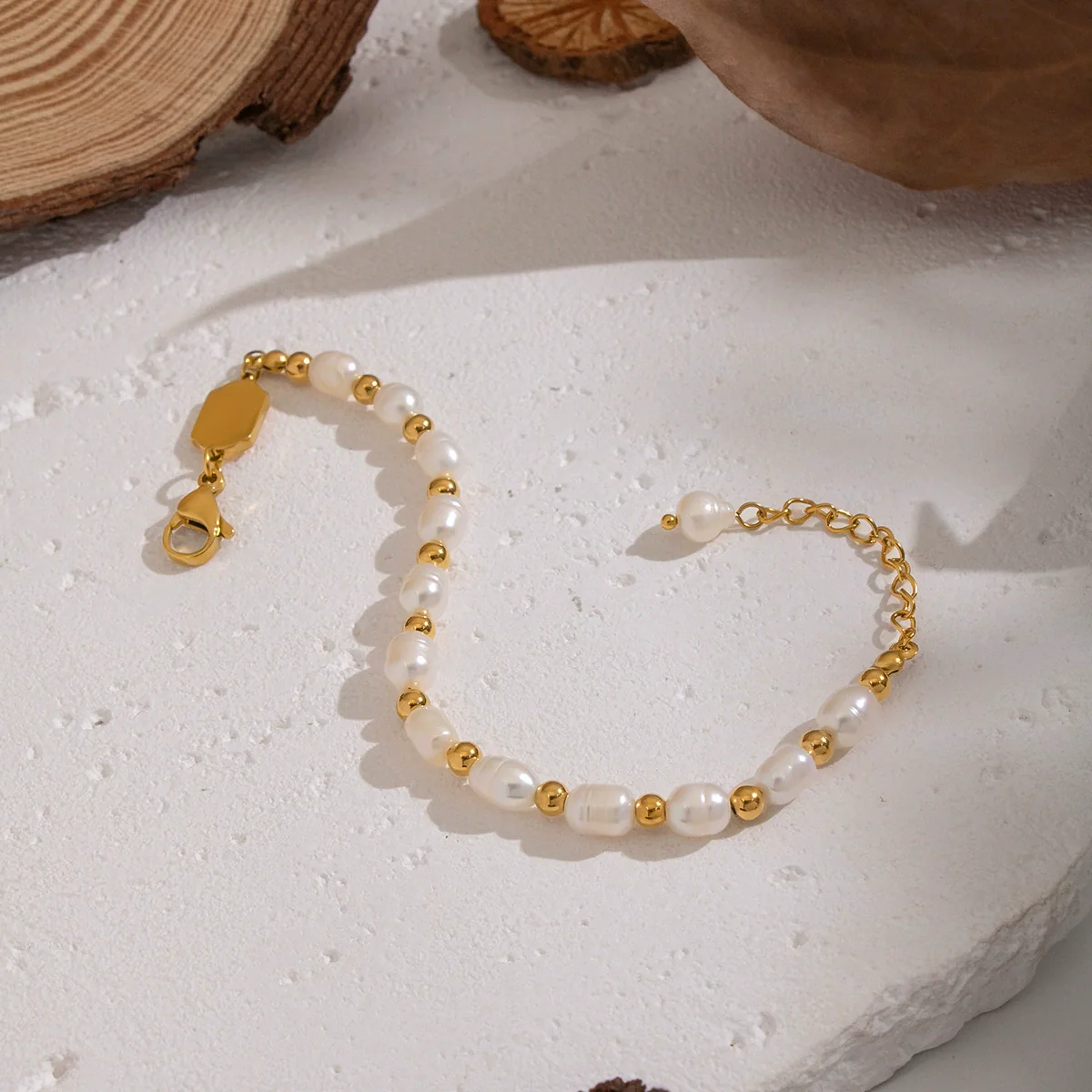 Wholesale Women's Light Luxury Minimalist Geometric Freshwater Pearl Stainless Steel Real Gold Plated Bracelet - Image 3