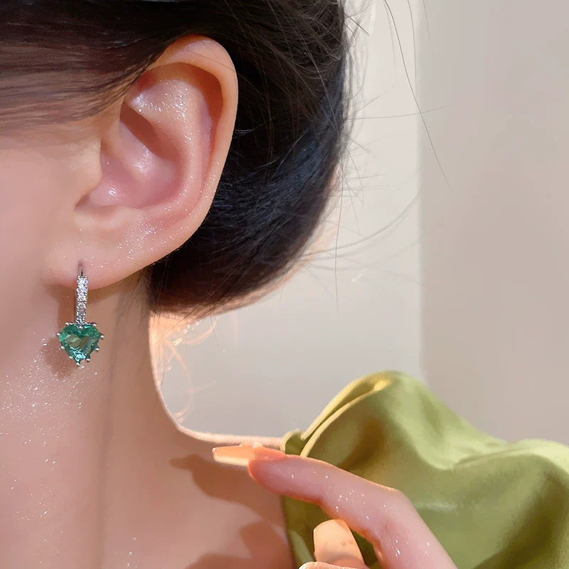 Wholesale Women's Light Luxury Niche Exquisite High Sense Copper Heart Shape Electroplating Love Earrings - Image 3