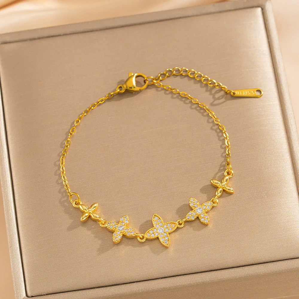 Wholesale Women's Light Luxury Rhombus Zircon Bracelet In Gold Plated Titanium Steel - Image 6