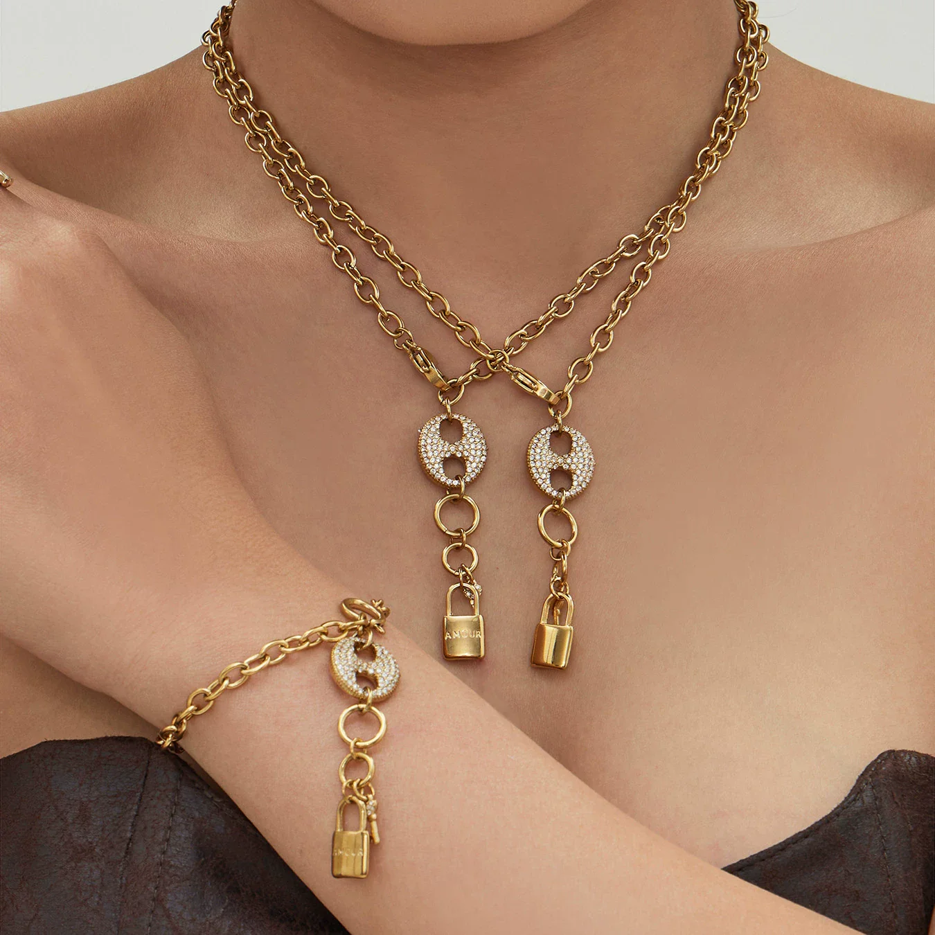 Wholesale Women's Light Luxury Stainless Steel And Zircon Pig Nose Lock Tassel Pendant 18K Real Gold Plated Necklace And Bracelet Set
