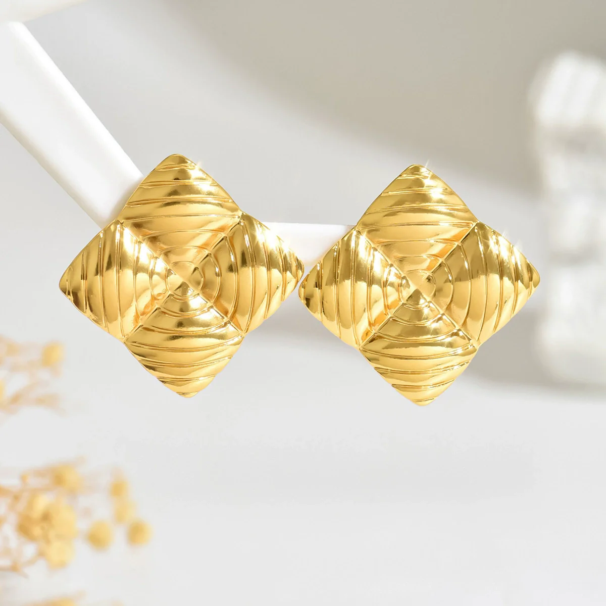 Wholesale Women's Light Luxury Stamped Geometric Stainless Steel Earrings