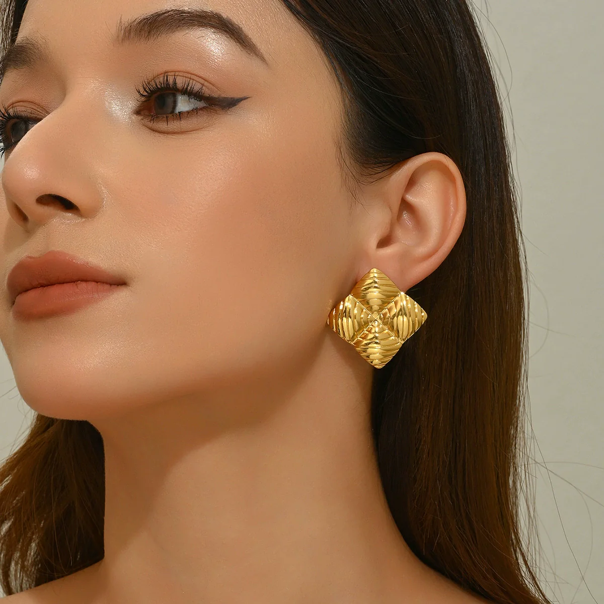 Wholesale Women's Light Luxury Stamped Geometric Stainless Steel Earrings - Image 2
