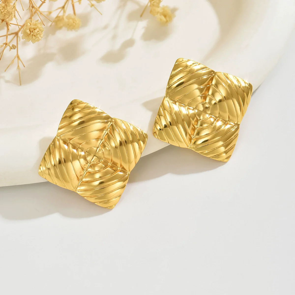 Wholesale Women's Light Luxury Stamped Geometric Stainless Steel Earrings - Image 3
