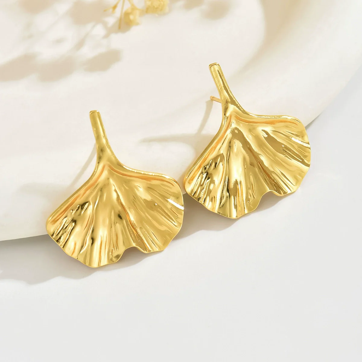 Wholesale Women's Light Luxury Stamped Stainless Steel Leaf Earrings - Image 3