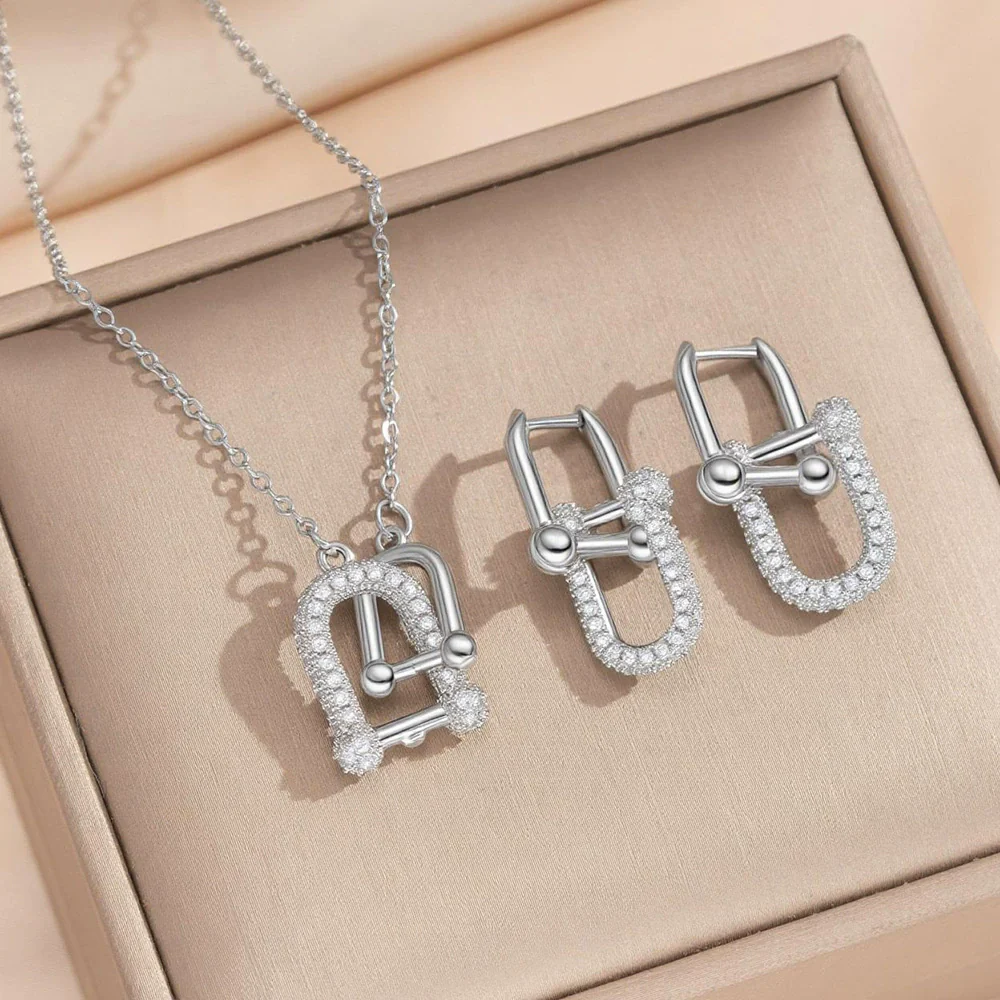 Wholesale Women's Light Luxury Style Real Gold Plated Copper Inlaid With Zircon Oshaped Chain Necklace With Ushaped Letters And Numbers Pendant - Image 2