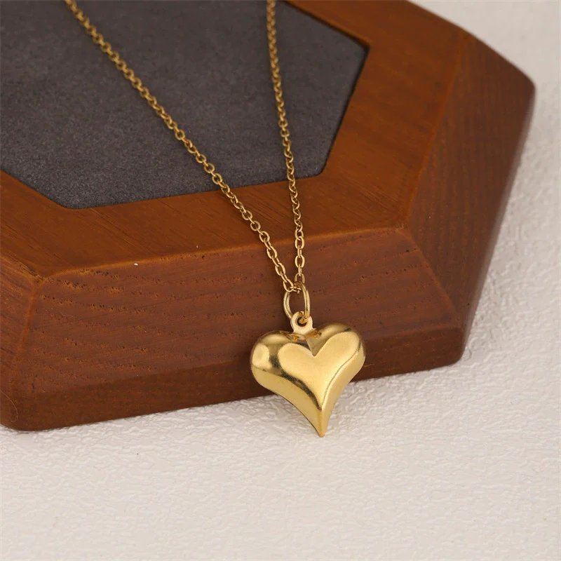 Wholesale Women's Minimalist Geometric Hollow Heart Pendant 18K Gold Stainless Steel Cross Chain Electroplated Necklace Choker Jewelry