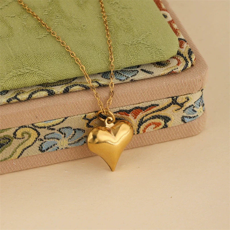 Wholesale Women's Minimalist Geometric Hollow Heart Pendant 18K Gold Stainless Steel Cross Chain Electroplated Necklace Choker Jewelry - Image 3