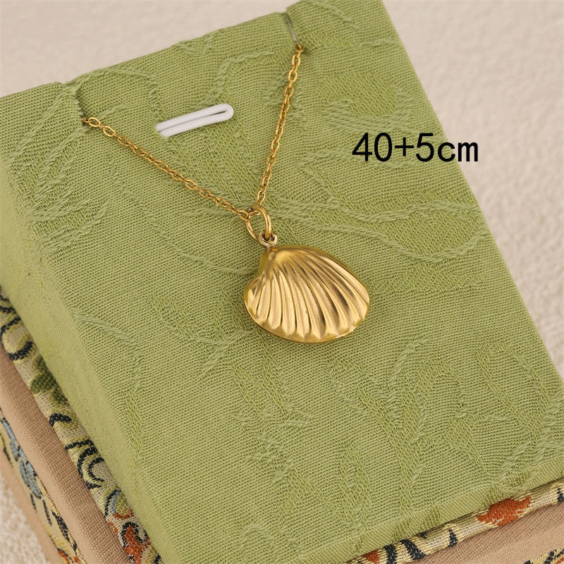 Wholesale Women's Minimalist Geometric Stainless Steel And 18K Gold Electroplated Scallop Shell Pendant Cross Chain Necklace - Image 5