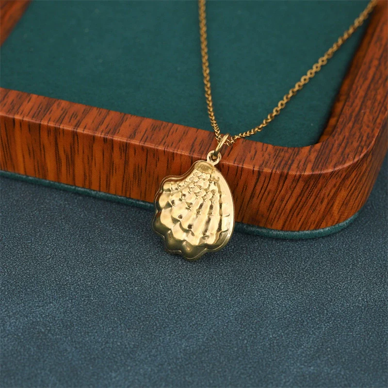 Wholesale Women's Minimalist Geometric Stainless Steel Cross Chain Necklace With 18K Gold Electroplated Conch Pendant - Image 4