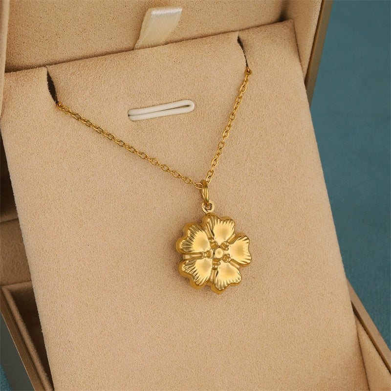 Wholesale Women's Minimalist Geometric Stainless Steel Electroplated 18K Gold Cross Chain Necklace - Image 5
