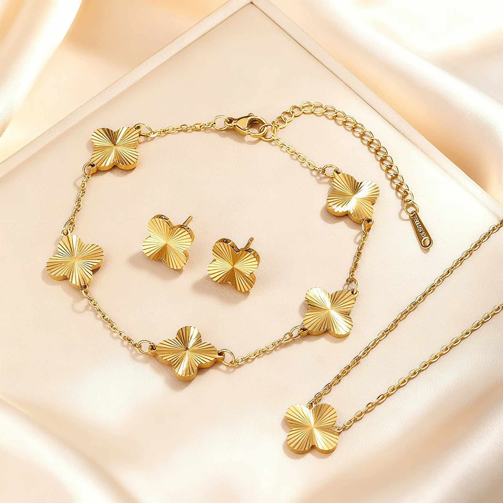 Wholesale Women's Plants And Flowers Four Leaf Clover Stainless Steel Jewelry Set Electroplated O Word Chain Necklace Bracelet Earring - Image 2