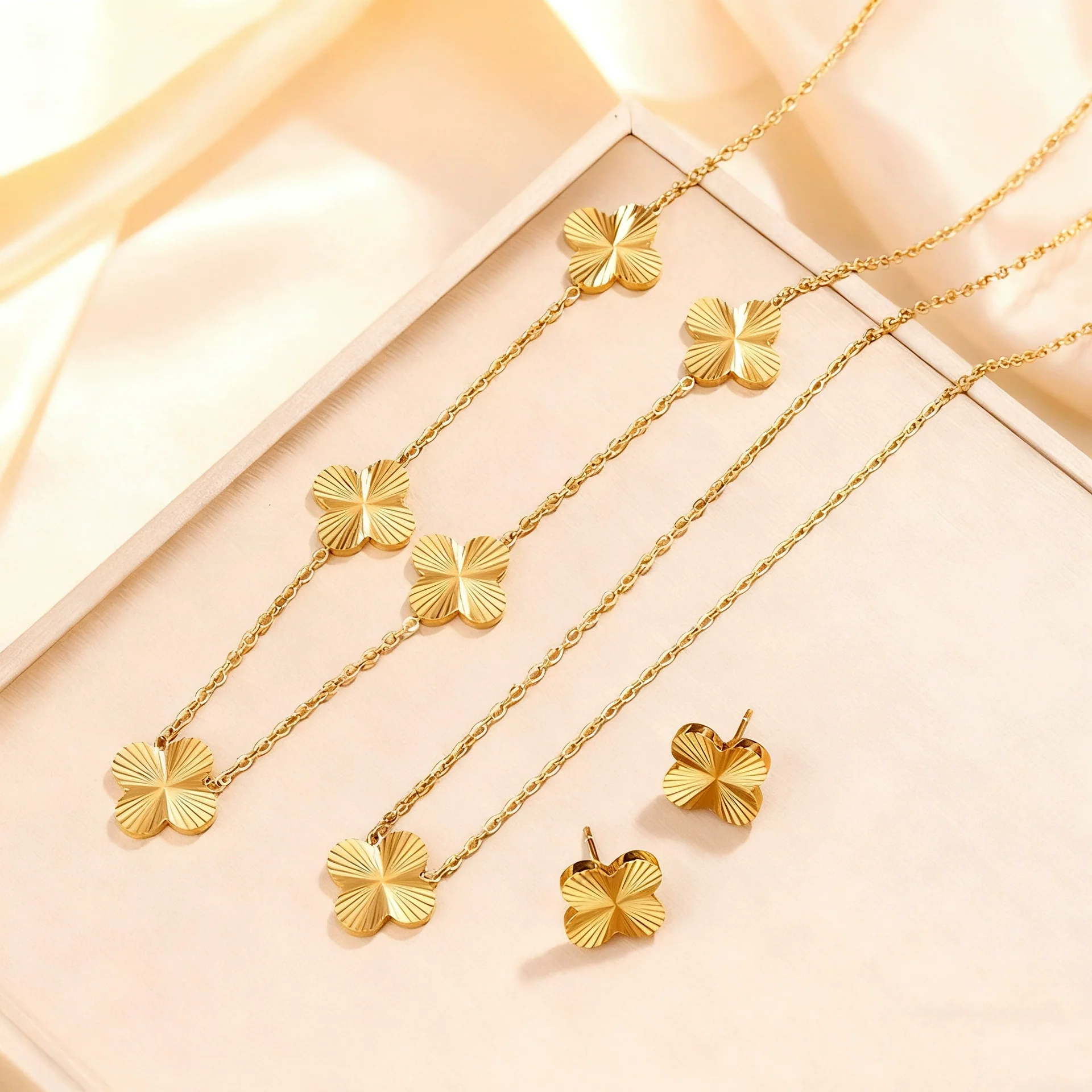 Wholesale Women's Plants And Flowers Four Leaf Clover Stainless Steel Jewelry Set Electroplated O Word Chain Necklace Bracelet Earring - Image 3