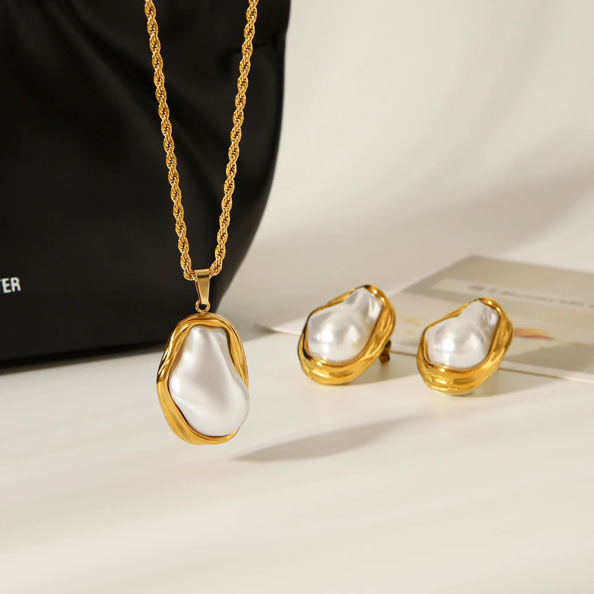 Wholesale Women's Retro Baroque Geometric Stainless Steel And Pearl Jewelry Necklaces And Earrings With Electroplating - Image 3