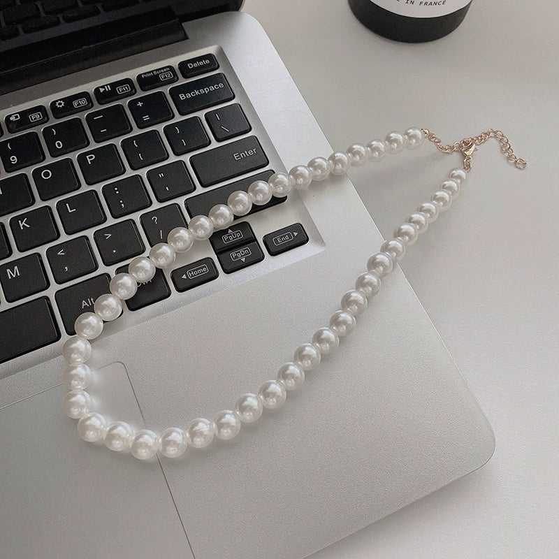 Wholesale Women's Retro French Imitation Pearl And Copper Geometric Clavicle Chain Necklace With Electroplating - Image 8
