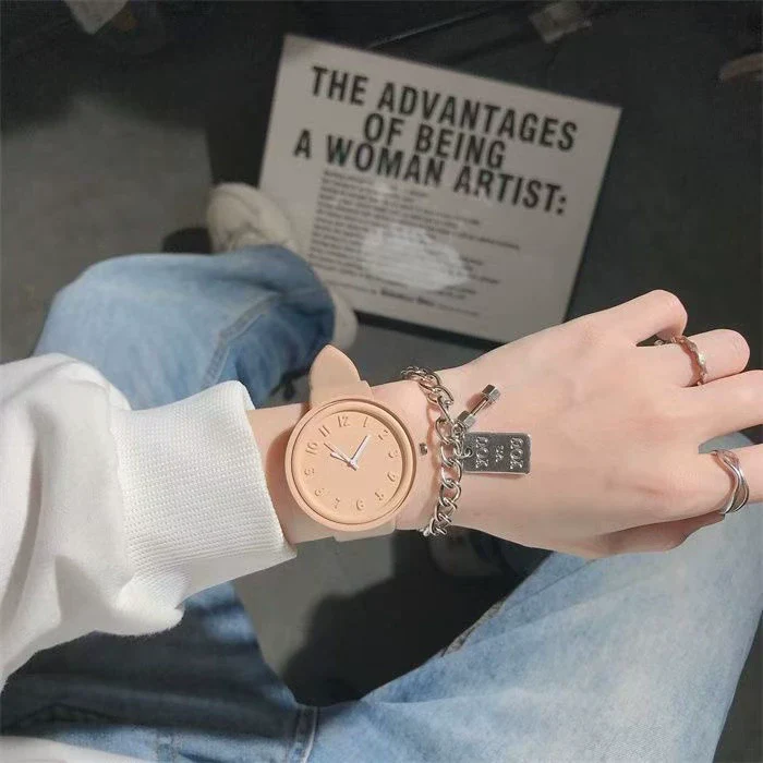 Wholesale Women's Retro Fresh Style Alloy Case Imitation Leather Strap Round Dial Watch With Mineral Reinforced Glass Mirror And Stainless Steel Pin Buckle - Image 10