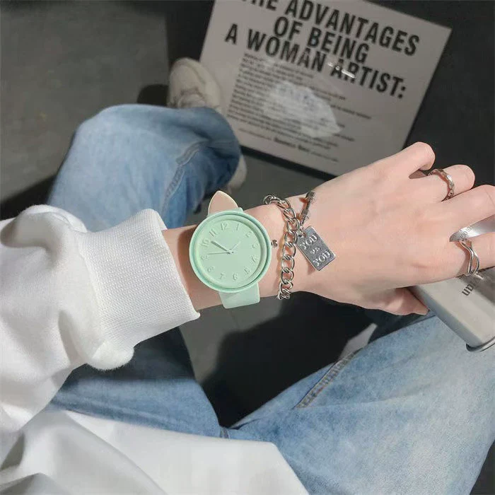 Wholesale Women's Retro Fresh Style Alloy Case Imitation Leather Strap Round Dial Watch With Mineral Reinforced Glass Mirror And Stainless Steel Pin Buckle - Image 8