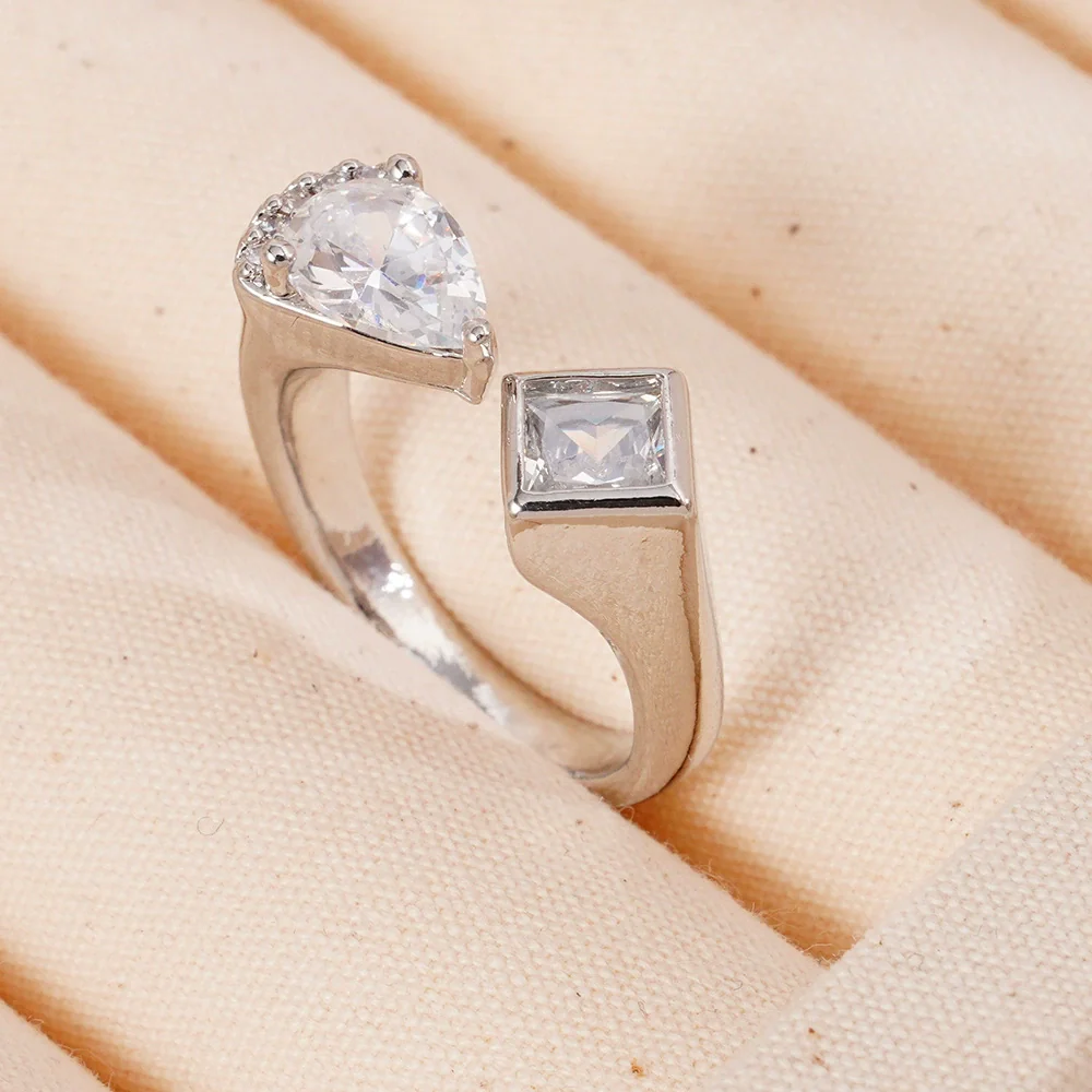 Wholesale Women's Retro Light Luxury Geometric Copper Pearl Butterfly Ring Inlaid With Zircon And Electroplated - Image 46