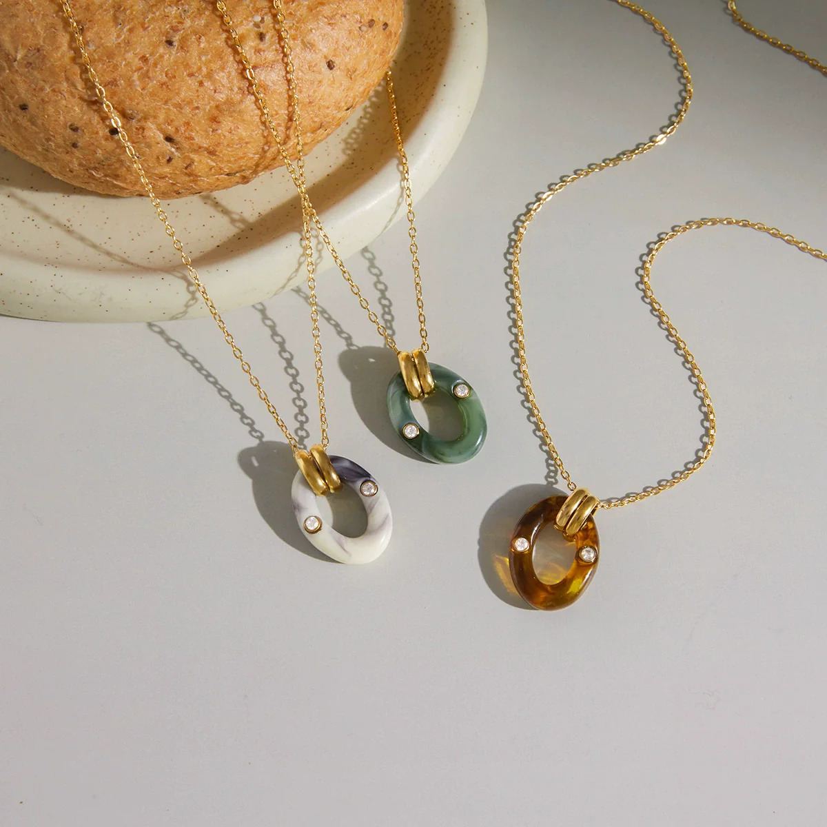 Wholesale Women's Retro Maillard Style Geometric Resin Pendant Stainless Steel O Word Chain Necklace With Electroplating - Image 3
