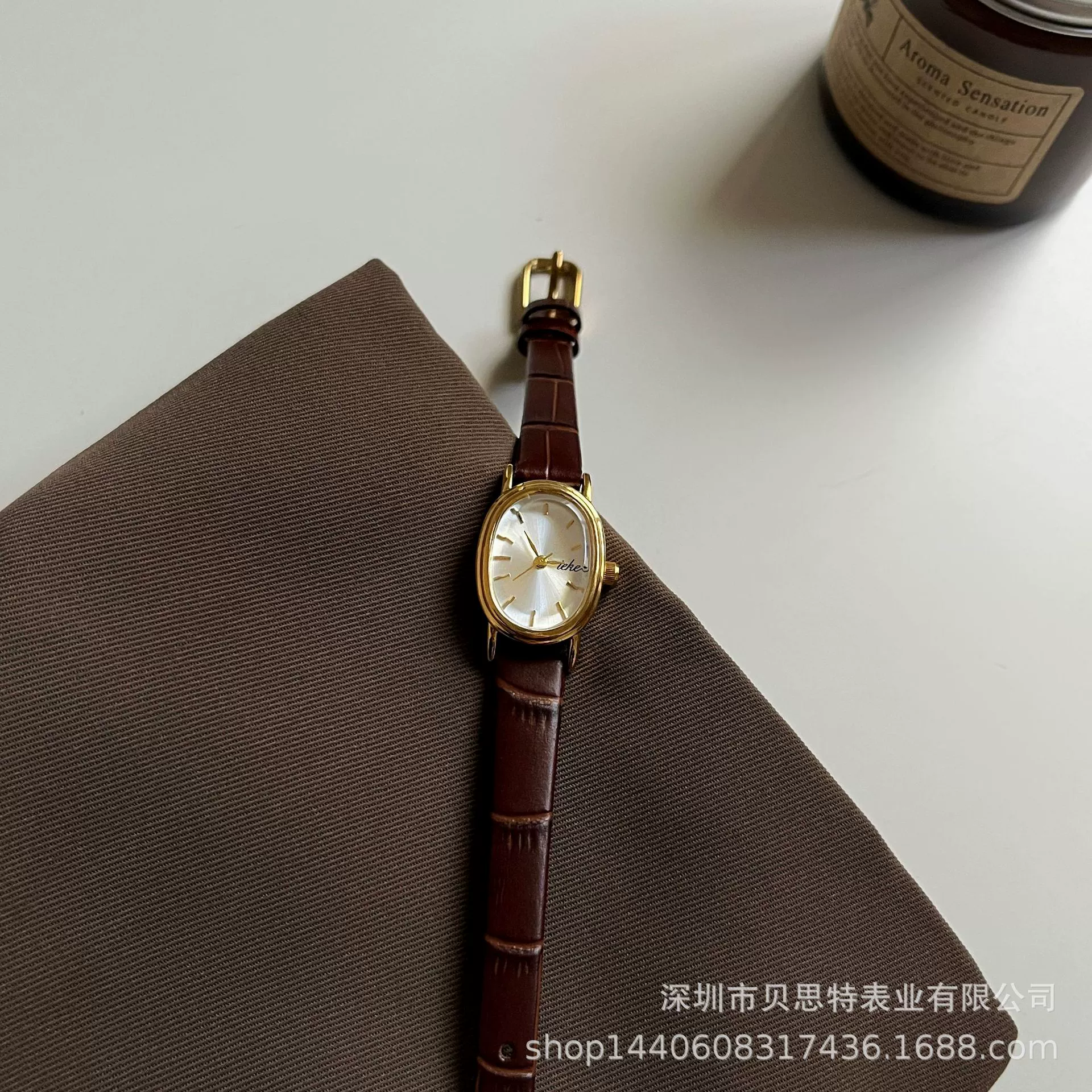 Wholesale Women's Retro Oval Alloy Case Leather Strap Watch Medieval Style - Image 6
