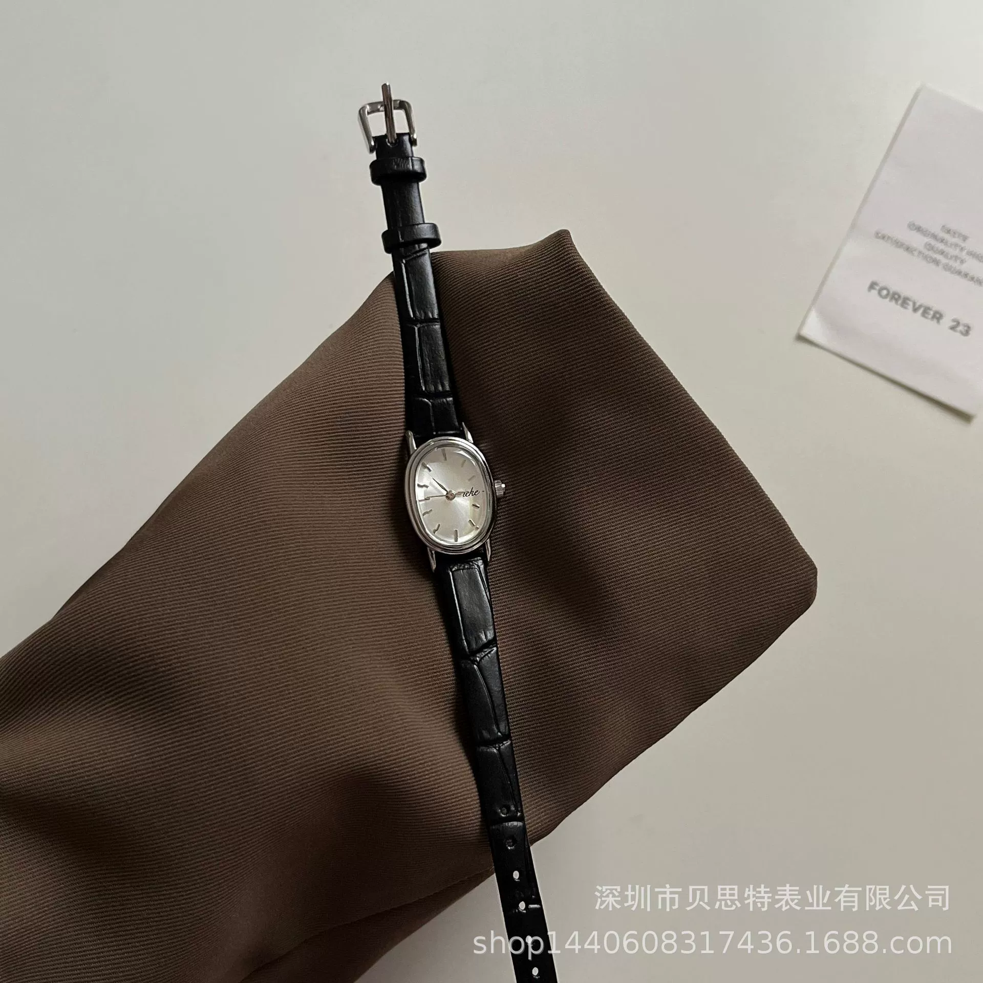 Wholesale Women's Retro Oval Alloy Case Leather Strap Watch Medieval Style - Image 7