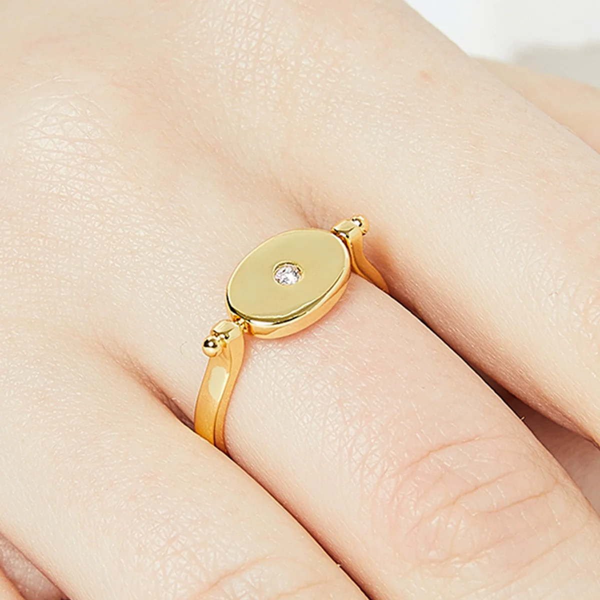 Wholesale Women's Retro Simple Rotating Star Copper Ring With Geometric Pattern And Electroplating Treatment - Image 2