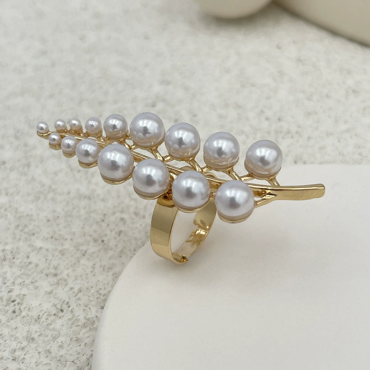 Wholesale Women's Ring Imitation Pearl Hollow Flower Geometric Electroplating - Image 6