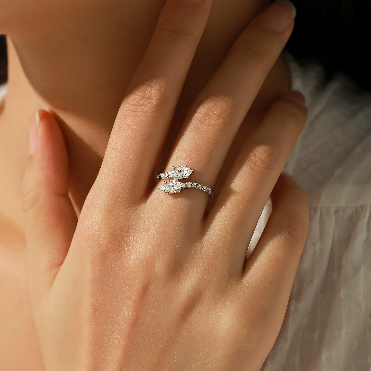 Wholesale Women's S925 Silver Doubleheaded Snake Ring With Shining Rowing Diamond Animal Pattern Cold Style Jewelry - Image 2